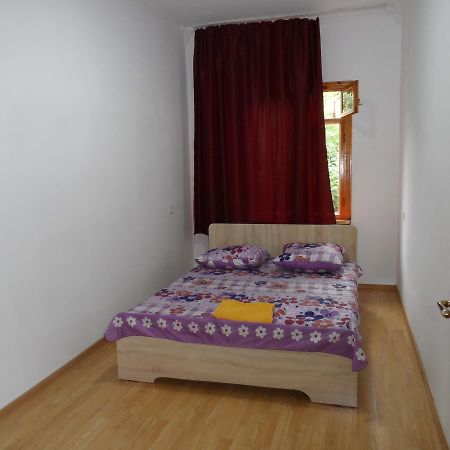 Freedom Hostel Алматы Экстерьер фото